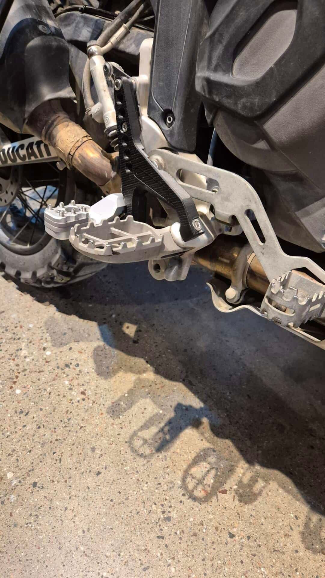 Twinpegs Ducati Desert X