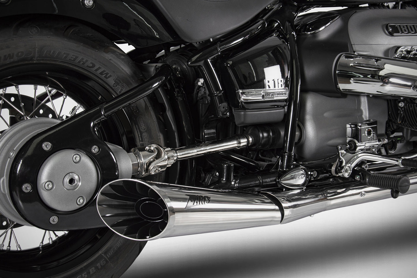 ZARD slip-on 2-2 demper voor de R 18