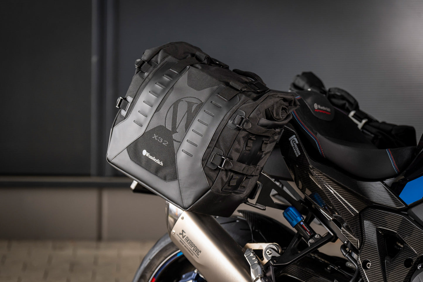 Wunderlich luggage system: X-BAG side bags with X-Rack light