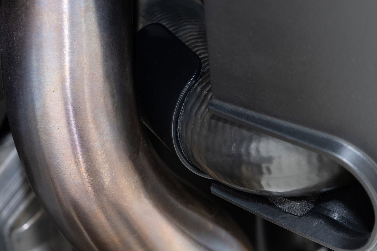 Wunderlich heat shield plate for the radiator hose