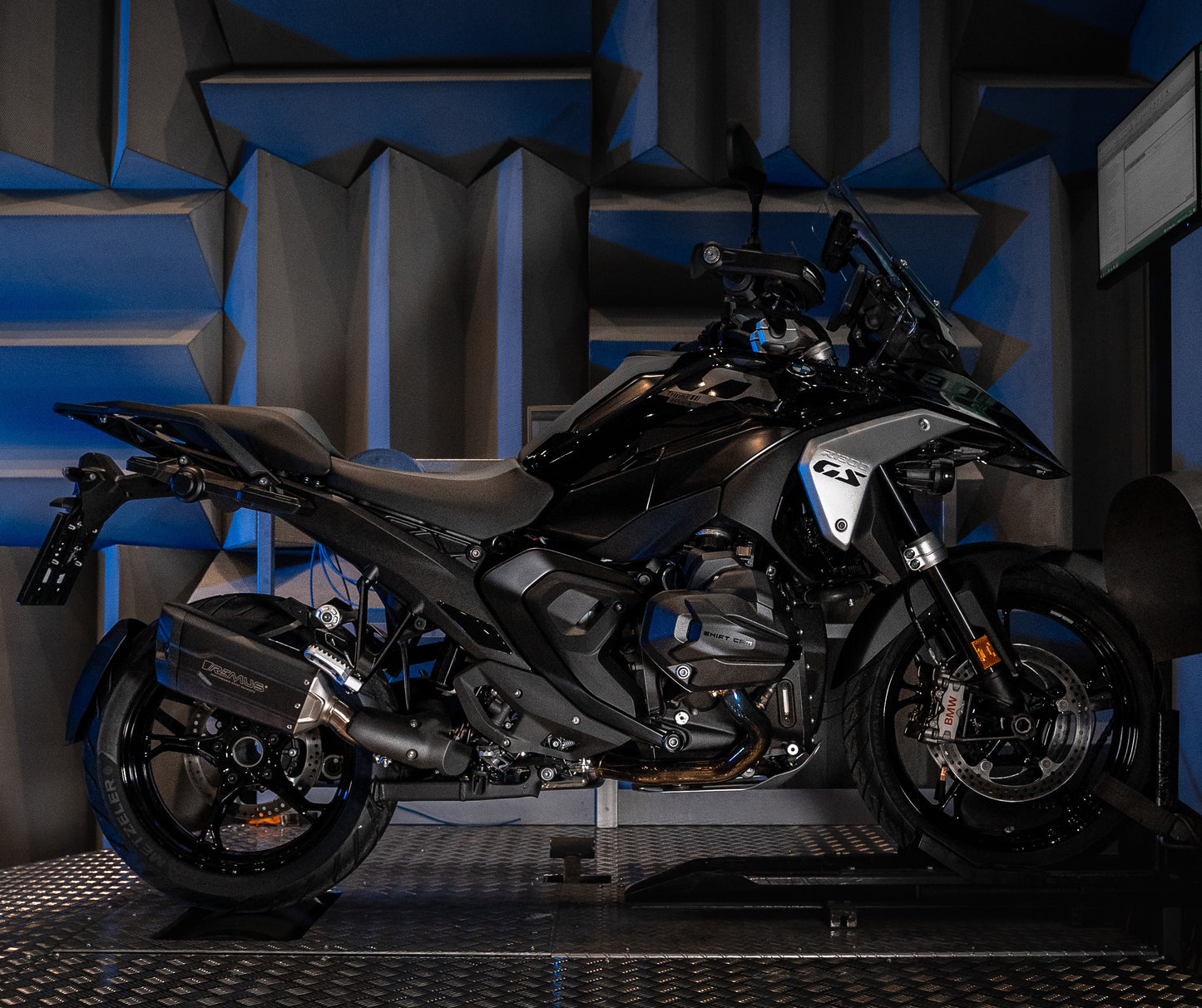 Slip on rear silencer R 1300 GS (Adventure) REMUS 8 2.0